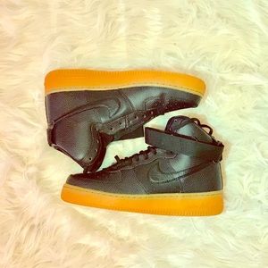 NIKE AIR FORCE 1 HIGH BLACK-GUM MED BROWN